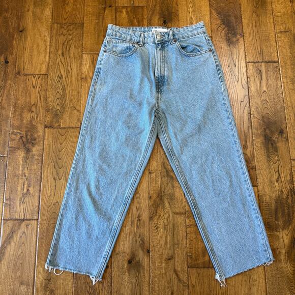 Zara Denim - Zara Jeans Womens 6 Light Wash Denim Raw Hem Straight Leg Crop Cut Off High Rise